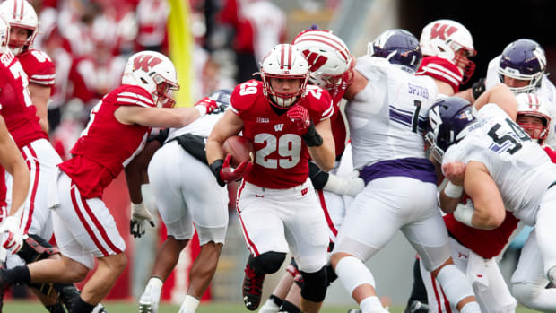 Wisconsin running back Brady Schipper running against Northwestern in 2021 (Credit: Jeff Hanisch-USA TODAY Sports)